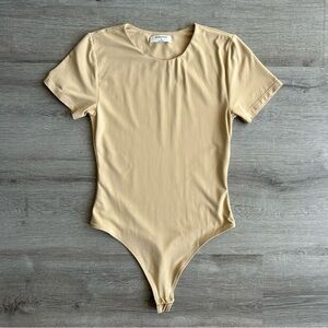 Women’s Aritzia Babaton crew neck short sleeve Tan Bodysuit size M